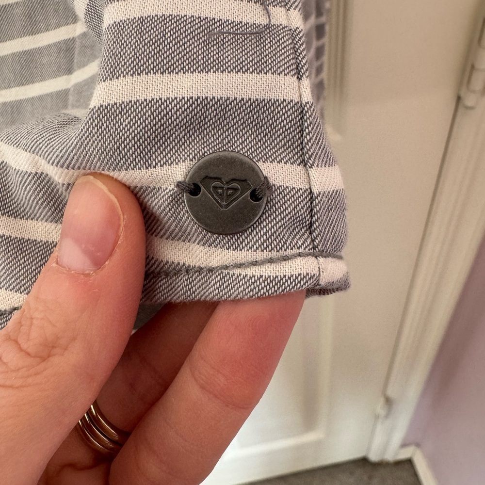 Like New Roxy Striped Button-Up Shirt - Picture 4 of 5